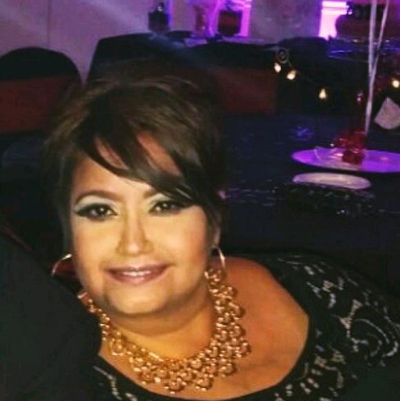 Meet your Posher, Cynthia - Picture 1 of 1